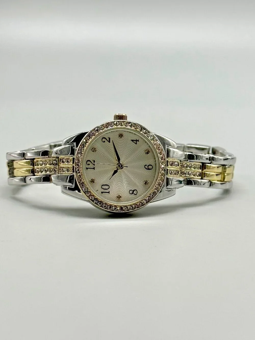 Two Tone Women Watch Silver Gold Crystal Bezel Scallop Print Dial New Battery